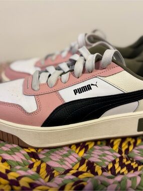 Puma White, Pink & black Low-Top Sneakers size 8
